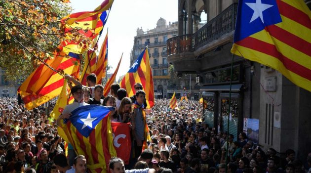 protest.jpg.size-custom-crop.1086x0 Catalonia: Mass resistance greets Spanish state coups (Dick Nichols 23/9/2017 Green Left Weekly )